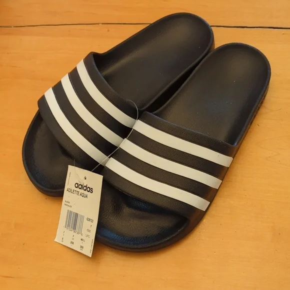 NWT Women's Adidas Adilette Aqua Slides Size 8 - Picture 1 of 1